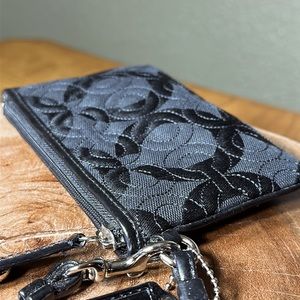 *HTF* COACH Op Art Quilted Wristlet